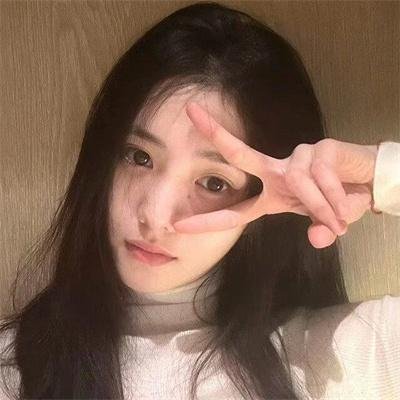 抽象画中的越南少女